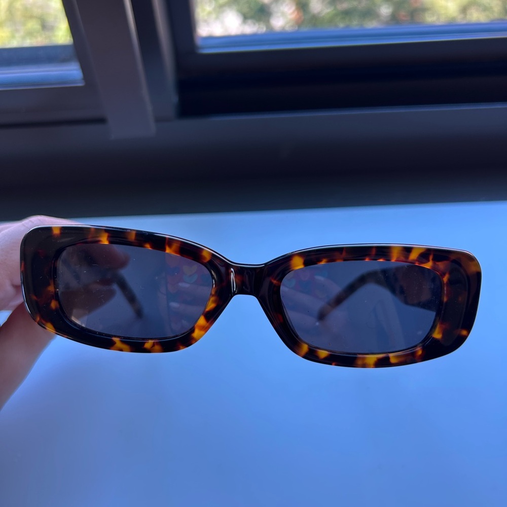 Tortoise Shell Rectangular Sunglasses